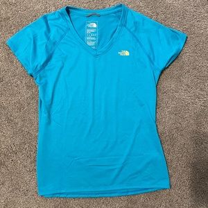 Women’s medium North Face Tshirt